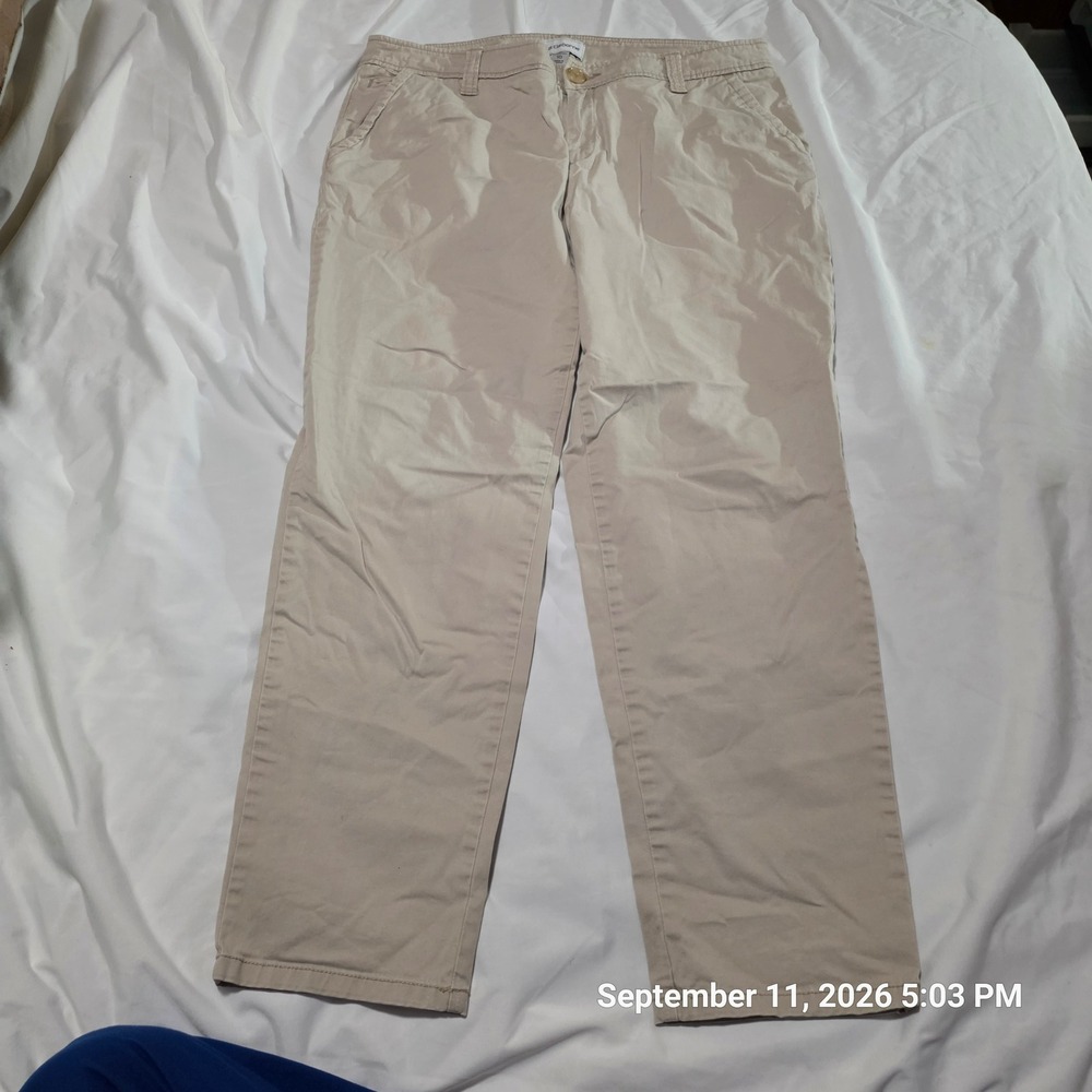 Liz Claiborne Classic Khaki Pants Womens 10 Tan Straight Leg Chino Trousers